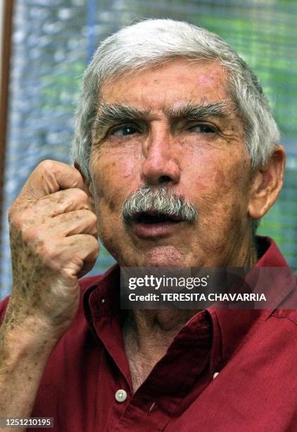 Cuban dissident Luis Posada Carriles talks to AFP 19 May 2003 in Panama City. El anticastrista Luis Posada Carriles hace declaraciones a la AFP el 19...