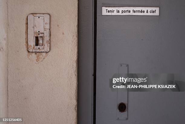 Vue d'une porte d'entrée d'un service, prise le 22 décembre 2006 à l'hôpital Saint-Jean de Dieu à Lyon. Sa création par lOrdre Hospitalier des Frères...