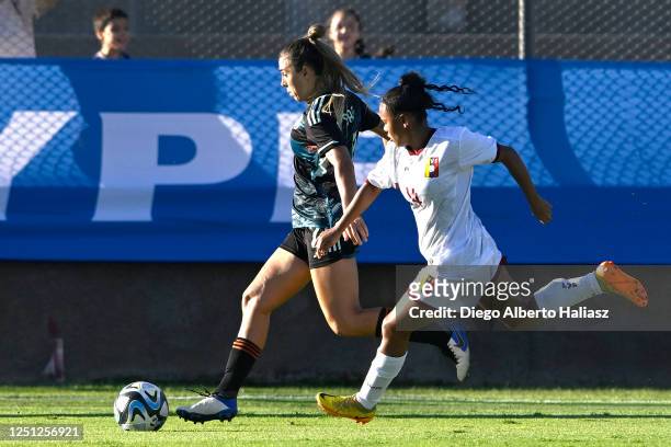 Adriana Sachs of Argentina competes for the ball with Fabiola Solórzano of Venezuela during an international friendly match between Argentina and...