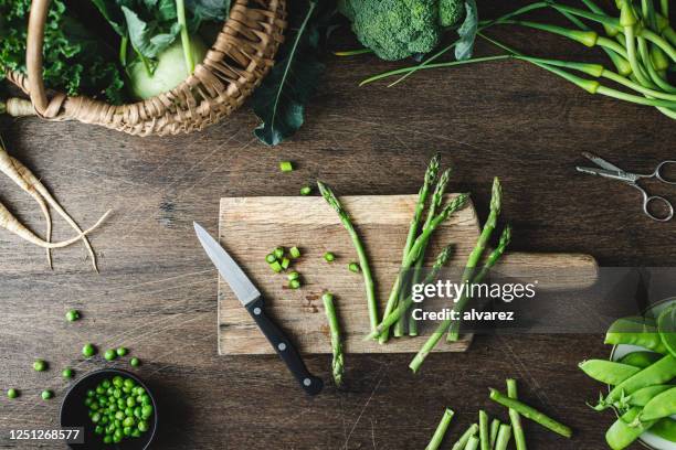 asparagus on a wooden chopping board - asparagus stock pictures, royalty-free photos & images