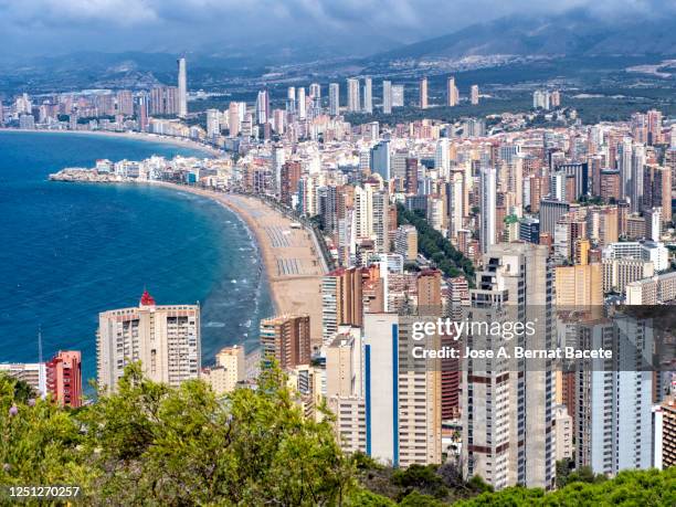 landscape, elevated view of the city and beaches of benidorm, white shore, spain. - benidorm photos et images de collection