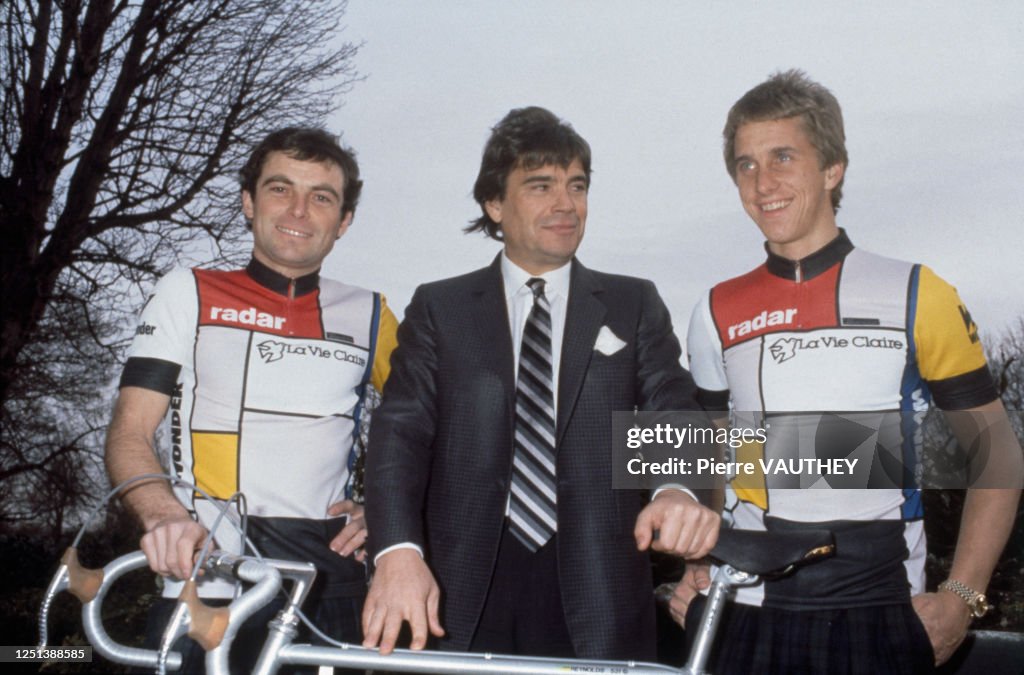 Bernard Tapie entouré de Bernard Hinault et Greg LeMond