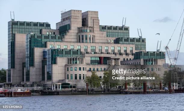 October 2022, Great Britain, London: The SIS building, the headquarters of the Secret Intelligence Service or MI6 on the banks of the Thames. Photo:...