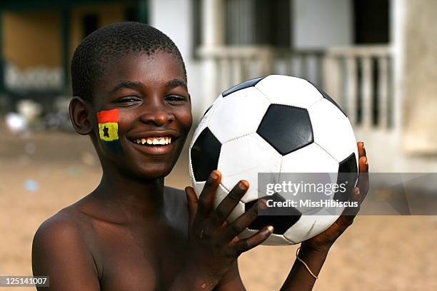 ghana fan de football - african soccer fans photos et images de collection