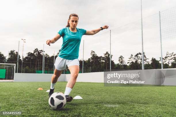 female soccer player - person with soccer ball imagens e fotografias de stock