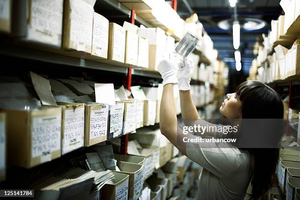 procurar arquivos. - sala de arquivos imagens e fotografias de stock