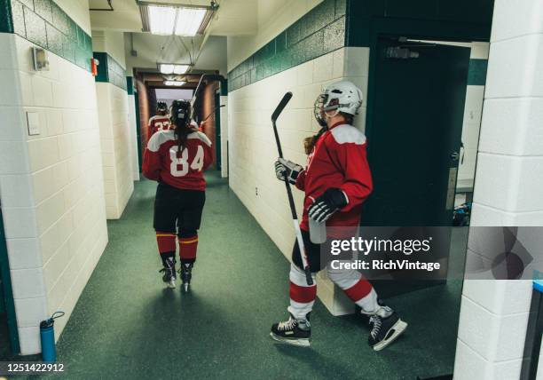 women's ice hockey team pre game - verdediger ijshockey stockfoto's en -beelden