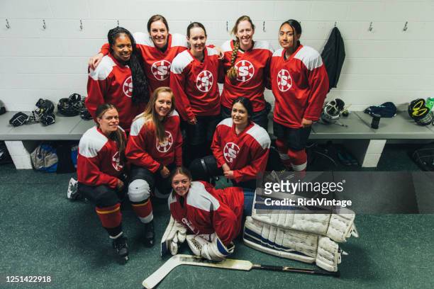 women's ice hockey team portrait - defenseman ice hockey stock pictures, royalty-free photos & images