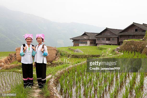 chuang ethnischen minderheiten - longsheng stock-fotos und bilder
