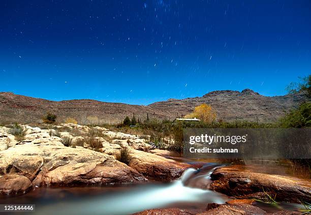 haus am fluss - cederberg gebirge stock-fotos und bilder