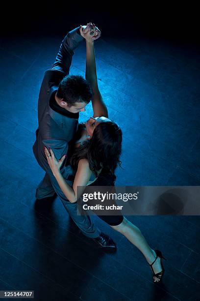 la passion de la danse du tango - tango photos et images de collection