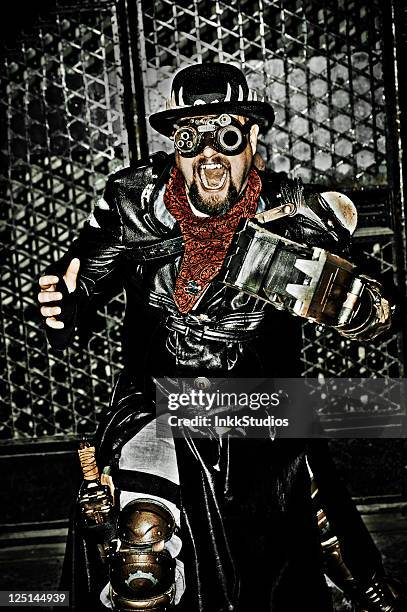 steampunk man with claw arm - steampunk stockfoto's en -beelden