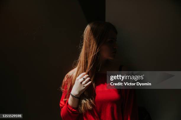 shady portrait of the young redhead woman - unrecognizable person 個照片及圖片檔