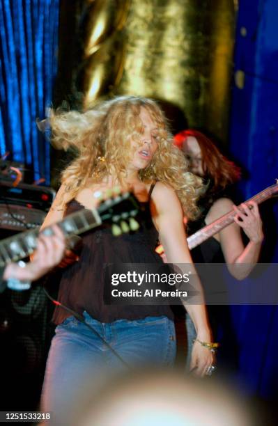 Cassidy and Antigone Rising perform at The Supper Club on May 18, 2005 in New York City.