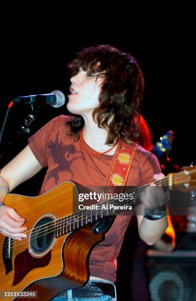 Kristen Henderson and Antigone Rising perform at The Supper Club on May 18, 2005 in New York City.