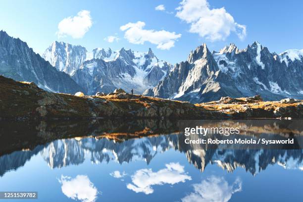 mont blanc massif from lacs des cheserys, france - haute savoie stock-fotos und bilder