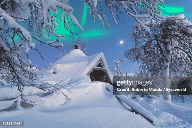 snowy hut during aurora borealis, lapland, finland - blizzard bildbanksfoton och bilder