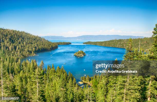 emerald bay, lake tahoe, california - タホ湖 ストックフォトと画像