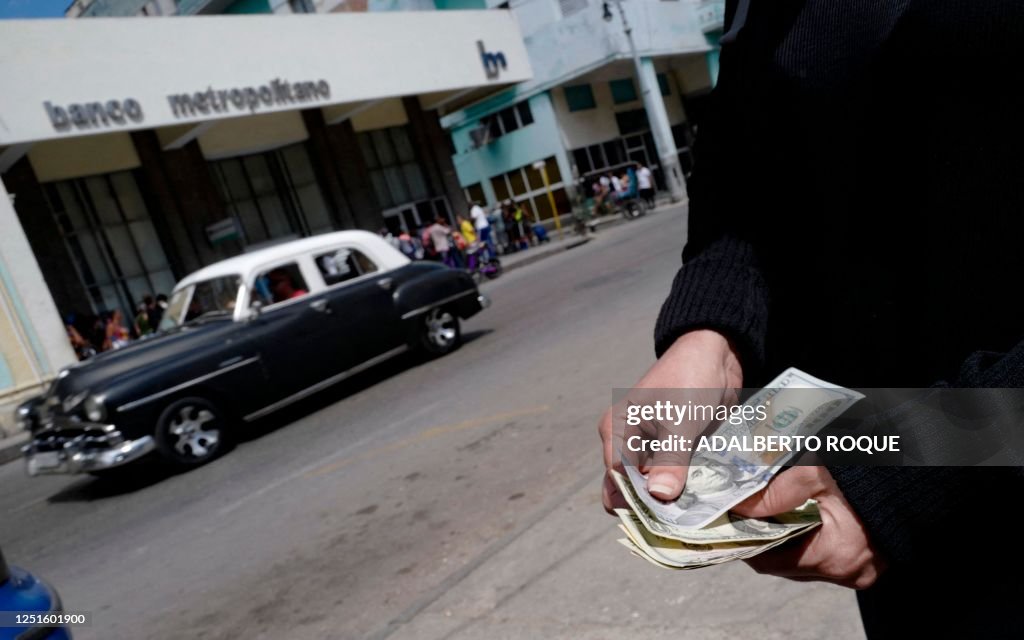 CUBA-US-ECONOMY-DEPOSITS-DOLLARS