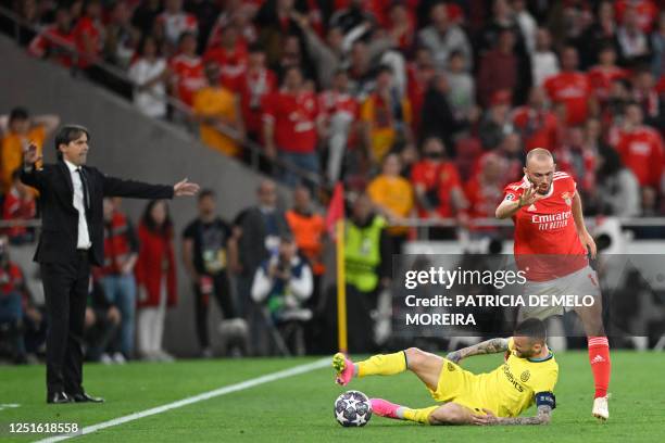 Benfica's Norwegian midfielder Fredrik Aursnes vies with Inter Milan's Croatian midfielder Marcelo Brozovic as Inter Milan's Italian coach Simone...