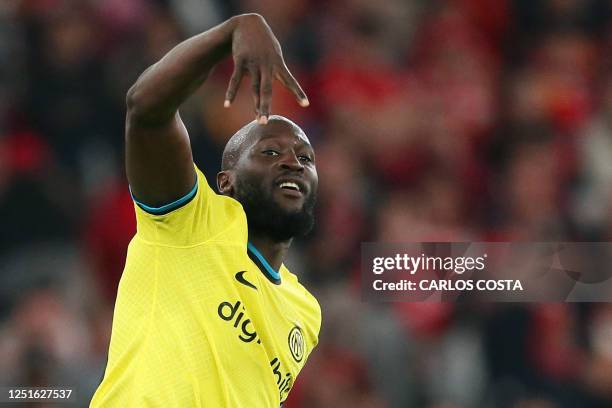 Inter Milan's Belgian forward Romelu Lukaku celebrates scoring his team's second goal from the penalty spot during the UEFA Champions League quarter...