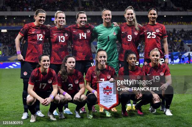 Canada's players pose ahead of the women's international friendly football match between France and Canada at the Marie Marvingt Stadium, in Le Mans,...