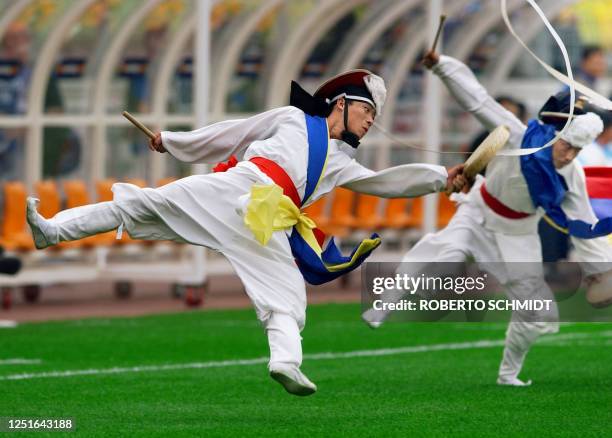 Men dressed in traditional South Korean costumes perform ahead of the USA-Portugal Group D match at the 2002 FIFA World Cup Korea/Japan in Suwon, 05...