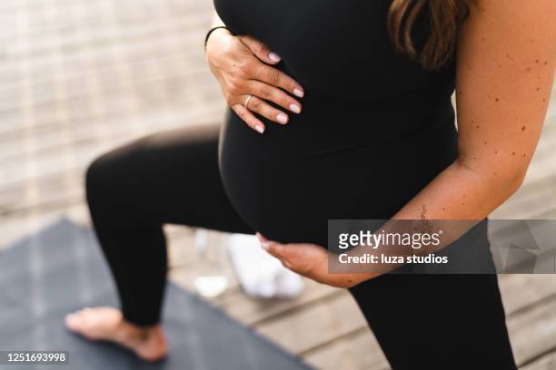 pregnant woman doing yoga - prenatal yoga stock pictures, royalty-free photos & images