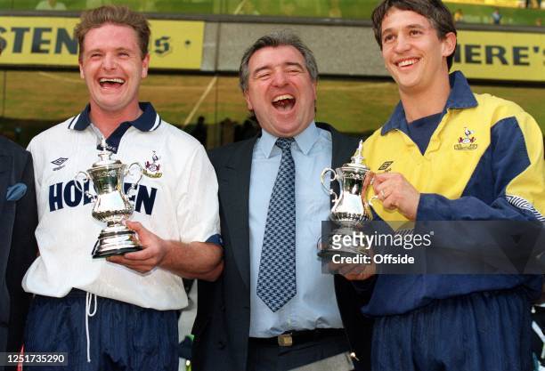 London - Football League Division One, Tottenham Hotspur v Everton,, Gary Lineker stands with a Laughing Terry Venables and Paul Gascoigne as he is...