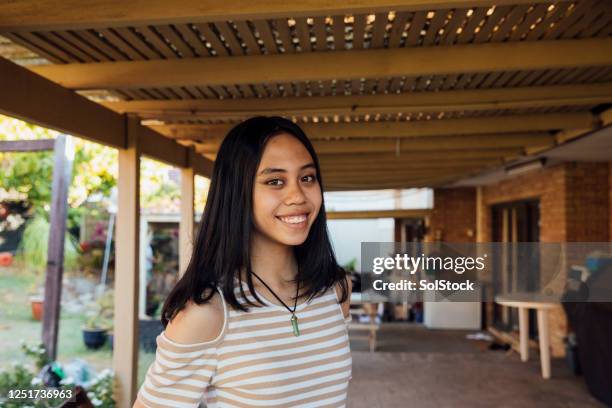 het portret van de zomer - filipino girl stockfoto's en -beelden