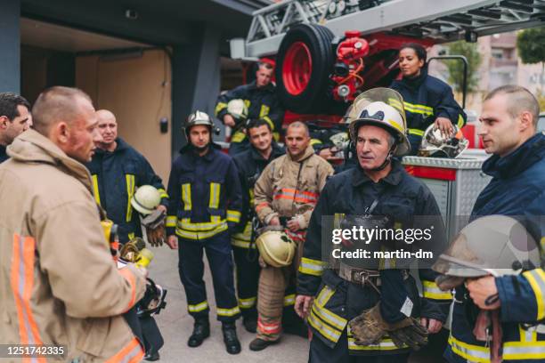 bombeiros no trabalho - planejamento de emergências - fotografias e filmes do acervo