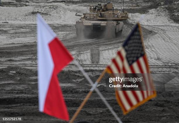 American soldiers of the 2nd Battalion, 70th Armor Regiment, 2nd Armored Brigade Comat Team, 1st Infantry Division supporting the 4th Infantry...