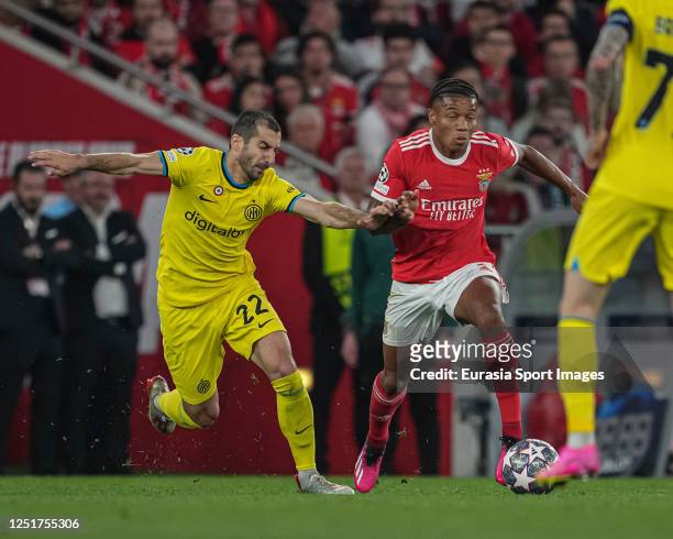 David Neres of SL Benfica and Henrikh Mkhitaryan of FC Internazionale Milano in action during the UEFA Europa League round of 8 leg first match...