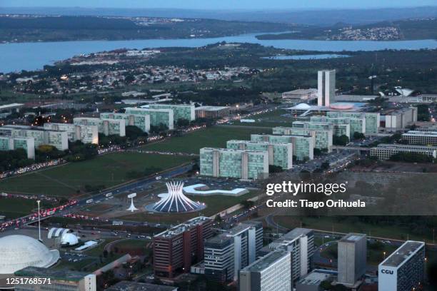 catedral, esplanada dos ministérios e o congresso nacional - brasília stock-fotos und bilder