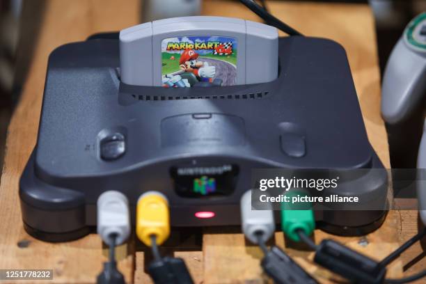 April 2023, Saxony, Leipzig: A Nintendo 64 game console with the game "Mario Kart" lies in a retro area of the gaming festival "CAGGTUS" at the...