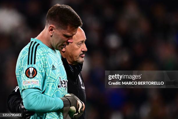 Juventus' Polish goalkeeper Wojciech Szczesny leaves the pitch after suffering a chest pain during the UEFA Europa League quarter-finals first leg...