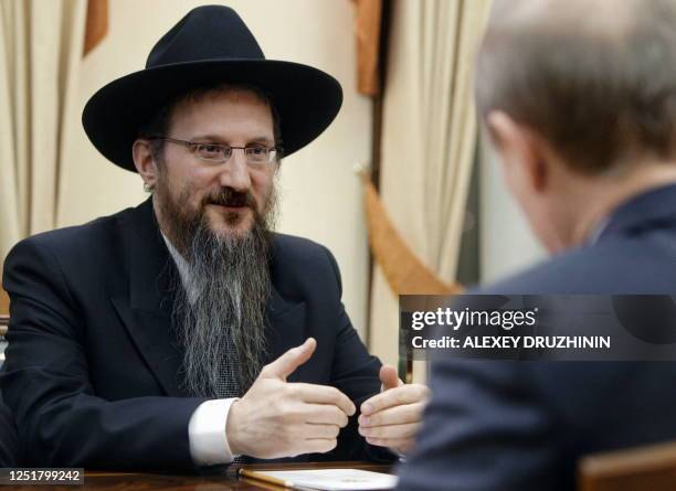 Putin With Rabbis 124 Berel Lazar Photos & High Res Pictures - Getty Images