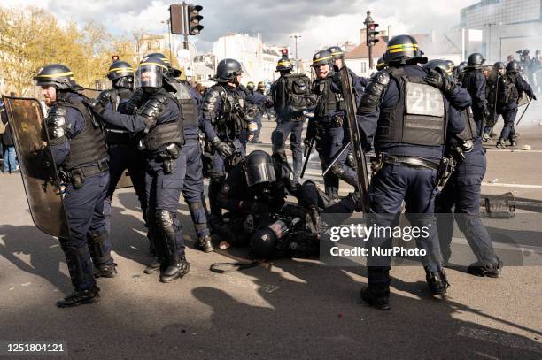 4521 Police Riot 3,155 Crs (Riot Police) Stock Photos, High-Res Pictures, and Images ...