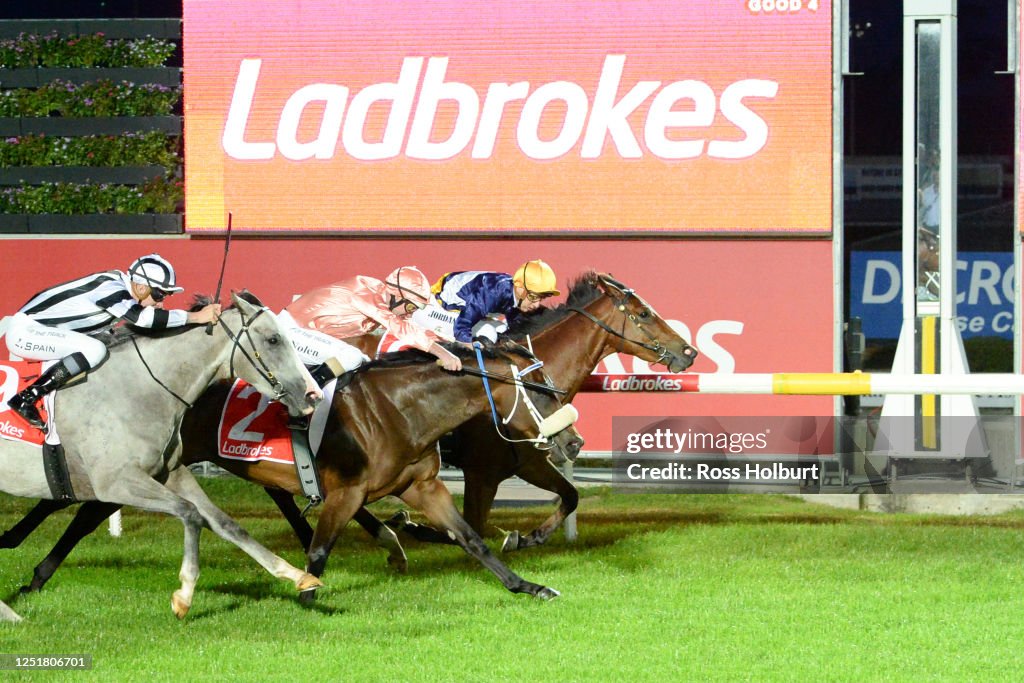 Screaming Diva ridden by Liam Riordan wins the CTC 156th Birthday ...