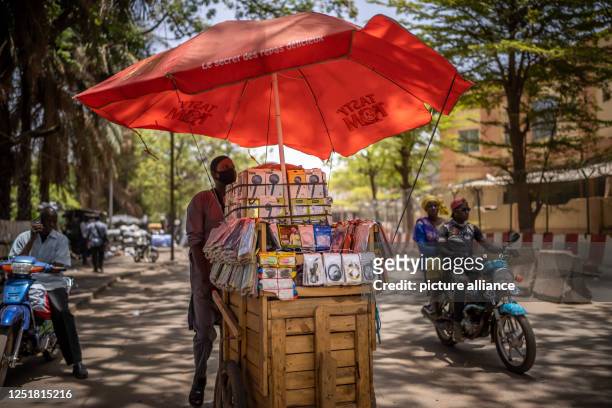April 2023, Mali, Bamako: A street vendor sells cell phone accessories in Bamako, the capital of Mali. The German government wants to withdraw the...