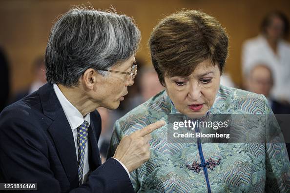 Kimoto Ryozo Ryozo Himino, deputy governor of the Bank of Japan , left, and... News ...