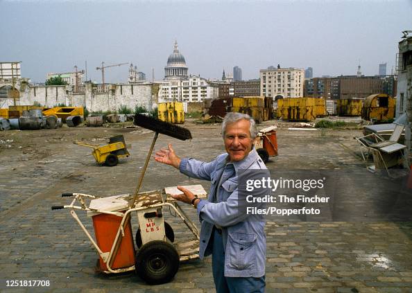 American actor and director Sam Wanamaker on the site of the Globe ...