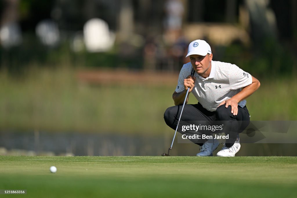 Jordan Spieth reads the 17th green during the third round of the RBC ...