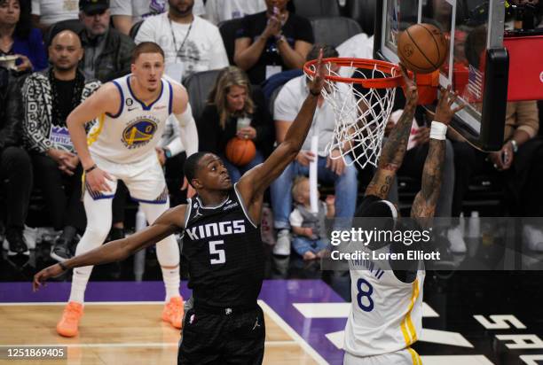 Gary Payton II of the Golden State Warriors drives to the basket as De'Aaron Fox of the Sacramento Kings defends during the third quarter in Game One...