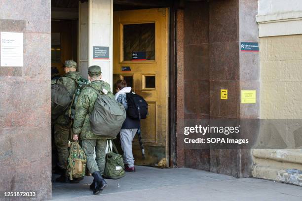 New army recruits enter the Kazansky railway station in Moscow.