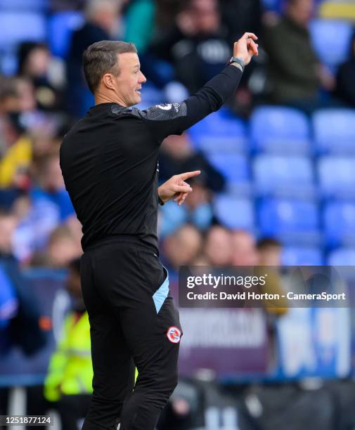 Reading manager Noel Hunt shouts instructions to his team from the technical area during the Sky Bet Championship between Reading and Burnley at...