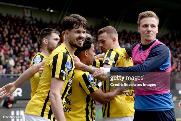 Million Manhoef of Vitesse celebrates 0-3 with Matus Bero of Vitesse, Kacper Kozlowski of Vitesse, Mohamed Sankoh of Vitesse, Marco van Ginkel of...