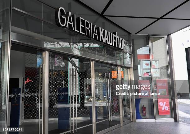 April 2023, North Rhine-Westphalia, Cologne: Lettering of department store chain Galeria Kaufhof on a closed store with sign special prices discount....