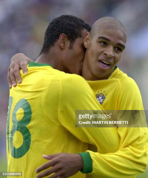Brazilian soccer player Leo kisses Adriano after a goal 12 January 2001 in Latacunga, Ecuador. El jugador brasilero Leo besa al jugador Adriano luego...
