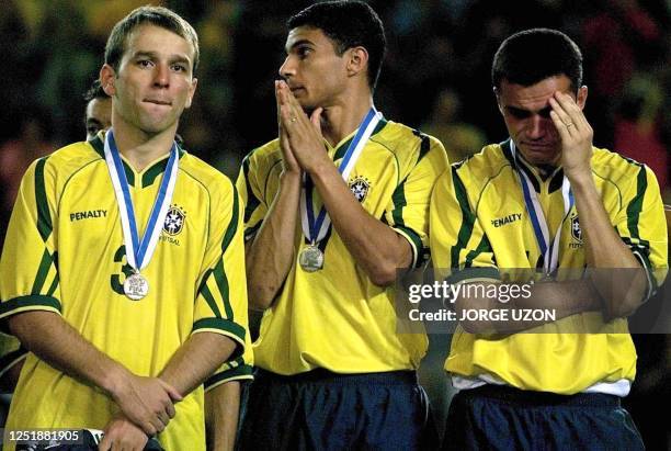 Anderson , Almir , and Falcao of the Brazilian Futbol Sala team stand with their medals 03 December 2000. Anderson , Almir y Falcao , seleccionados...